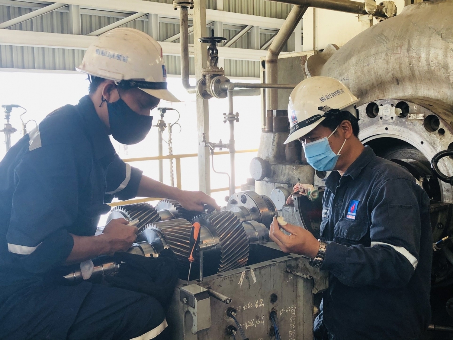 Petrovietnam qua một năm đại dịch Petrovietnam qua một năm đại dịch