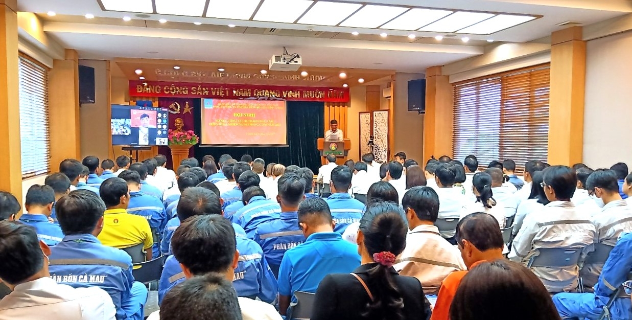 Phân bón Cà Mau: Hoạt động 111% công suất, nộp ngân sách nhà nước vượt xa kế hoạch 6 tháng đầu năm Phân bón Cà Mau: Hoạt động 111% công suất, nộp ngân sách nhà nước vượt xa kế hoạch 6 tháng đầu năm
