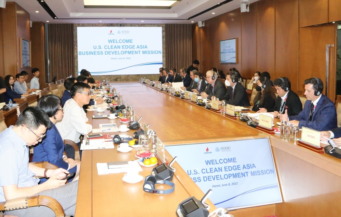 Clean EDGE ASIA seeks opportunities to cooperate with Petrovietnam on clean energy development