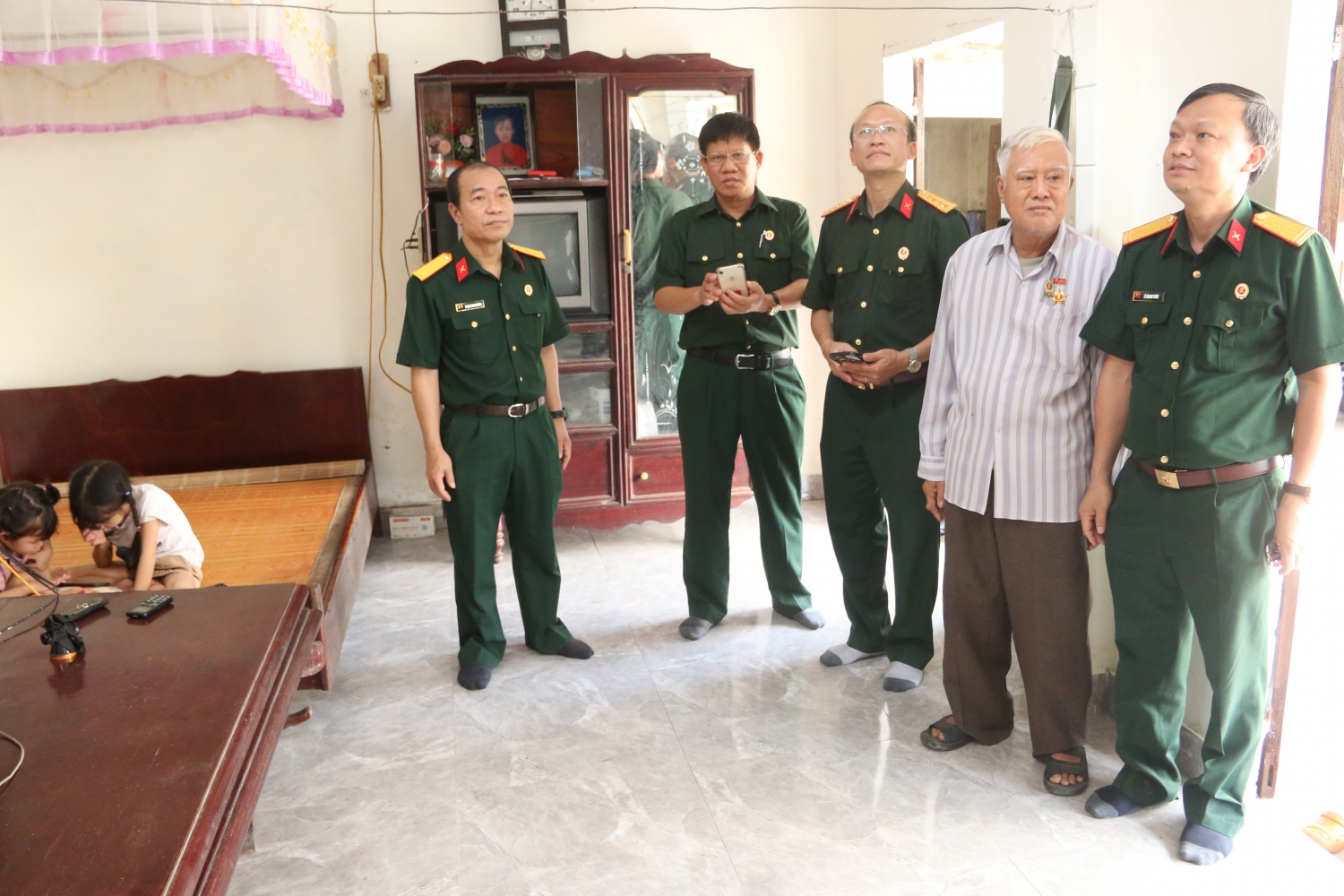 Hội CCB Tập đoàn thăm, tặng quà thương bệnh binh và hỗ trợ xây nhà nghĩa tình đồng đội tại tỉnh Phú Thọ Hội CCB Tập đoàn thăm, tặng quà thương bệnh binh và hỗ trợ xây nhà nghĩa tình đồng đội tại tỉnh Phú Thọ