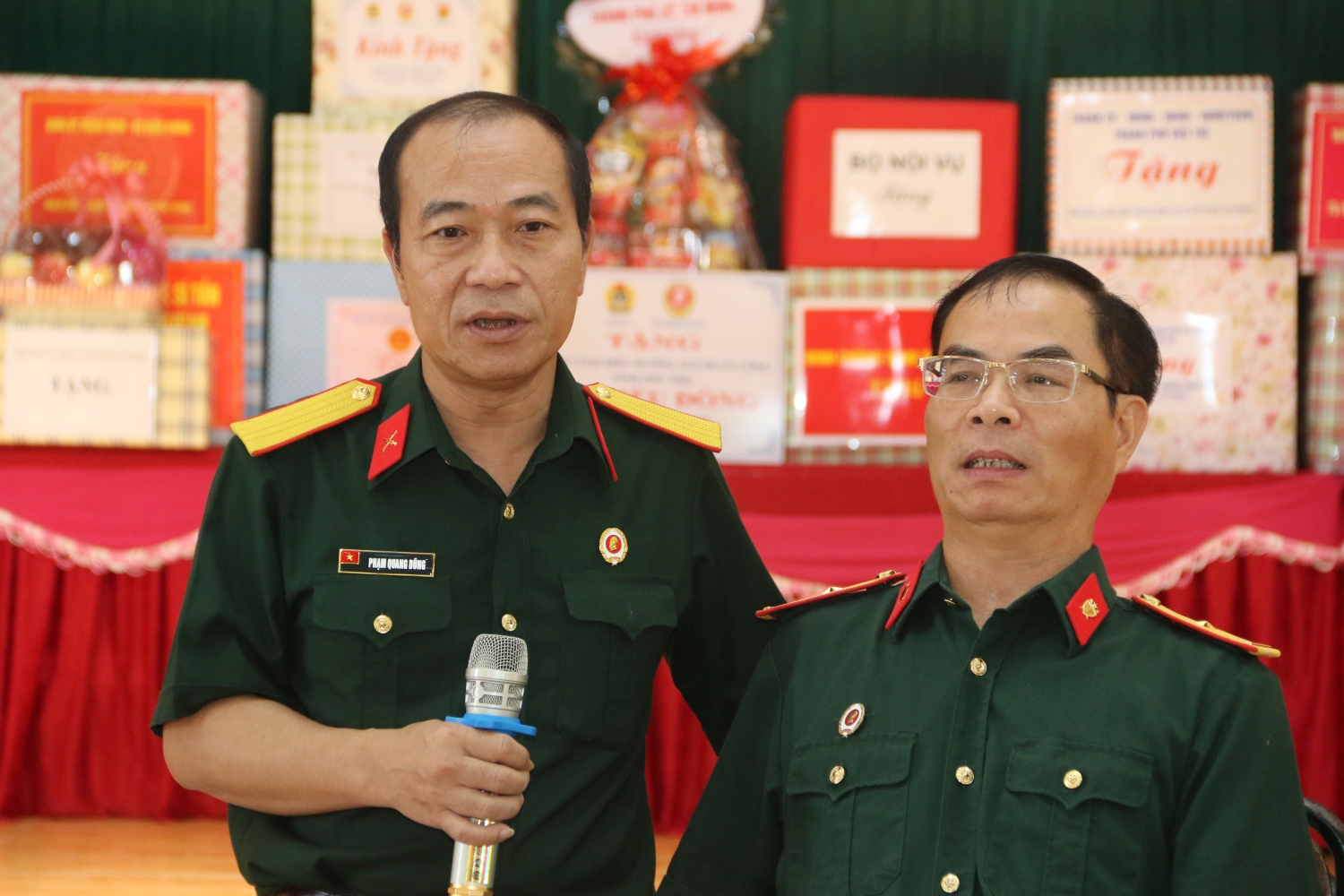 Hội CCB Tập đoàn thăm, tặng quà thương bệnh binh và hỗ trợ xây nhà nghĩa tình đồng đội tại tỉnh Phú Thọ Hội CCB Tập đoàn thăm, tặng quà thương bệnh binh và hỗ trợ xây nhà nghĩa tình đồng đội tại tỉnh Phú Thọ