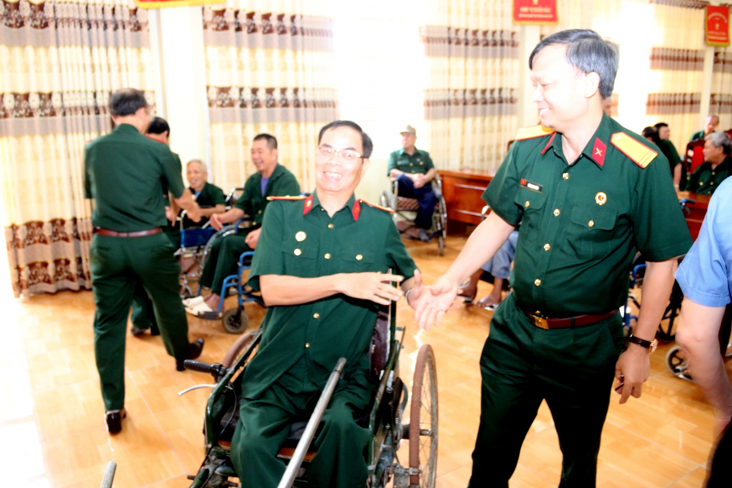 Hội CCB Tập đoàn thăm, tặng quà thương bệnh binh và hỗ trợ xây nhà nghĩa tình đồng đội tại tỉnh Phú Thọ Hội CCB Tập đoàn thăm, tặng quà thương bệnh binh và hỗ trợ xây nhà nghĩa tình đồng đội tại tỉnh Phú Thọ