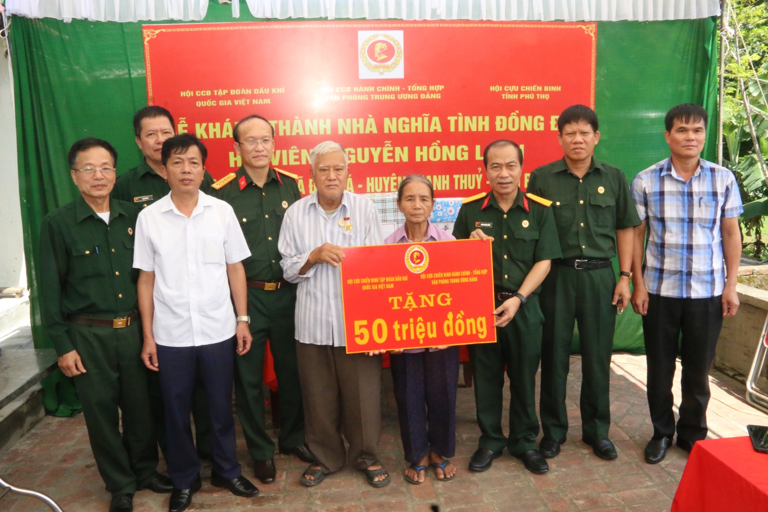 Hội CCB Tập đoàn thăm, tặng quà thương bệnh binh và hỗ trợ xây nhà nghĩa tình đồng đội tại tỉnh Phú Thọ Hội CCB Tập đoàn thăm, tặng quà thương bệnh binh và hỗ trợ xây nhà nghĩa tình đồng đội tại tỉnh Phú Thọ