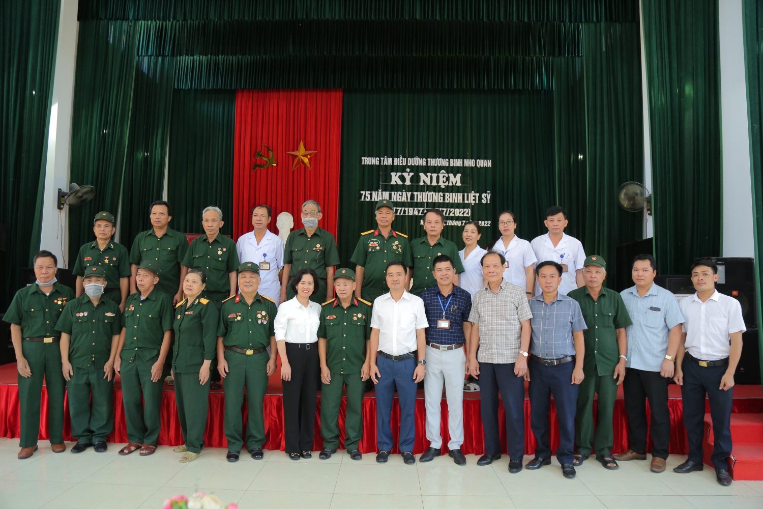 CĐ DKVN thăm, tặng quà thương, bệnh binh tại Trung tâm điều dưỡng Nho Quan (Ninh Bình) CĐ DKVN thăm, tặng quà thương, bệnh binh tại Trung tâm Điều dưỡng thương binh Nho Quan
