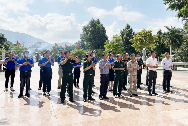 PVFCCo: Nhiều hoạt động ý nghĩa kỷ niệm Ngày Thương binh - Liệt sĩ PVFCCo: Nhiều hoạt động ý nghĩa kỷ niệm Ngày Thương binh - Liệt sĩ