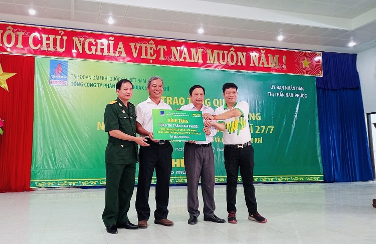 PVFCCo: Nhiều hoạt động ý nghĩa kỷ niệm Ngày Thương binh - Liệt sĩ PVFCCo: Nhiều hoạt động ý nghĩa kỷ niệm Ngày Thương binh - Liệt sĩ