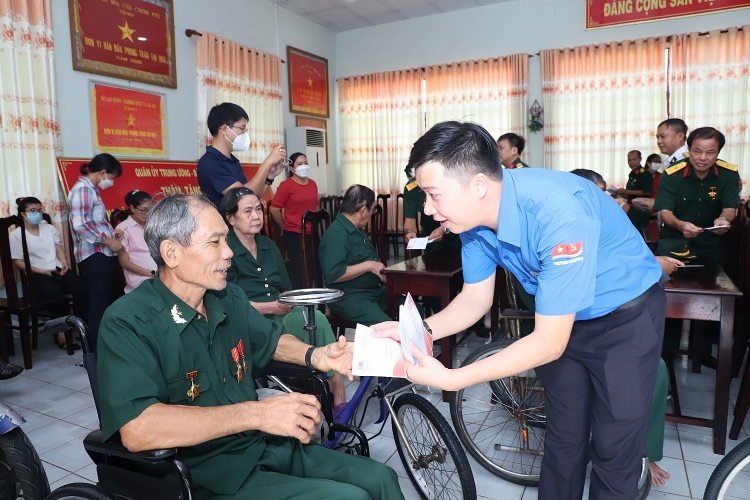 Vietsovpetro tổ chức chuỗi hoạt động tri ân ngày Thương binh liệt sĩ 27/7 Vietsovpetro tổ chức chuỗi hoạt động tri ân Ngày Thương binh - Liệt sĩ 27/7