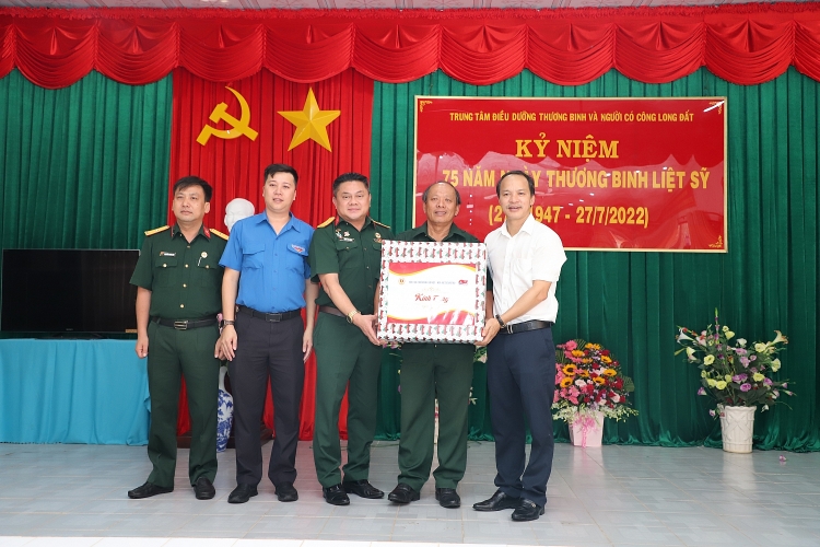 Vietsovpetro tổ chức chuỗi hoạt động tri ân ngày Thương binh liệt sĩ 27/7 Vietsovpetro tổ chức chuỗi hoạt động tri ân Ngày Thương binh - Liệt sĩ 27/7