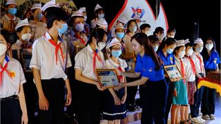 Tuổi trẻ BSR tham gia thắp nến tri ân các anh hùng, liệt sĩ