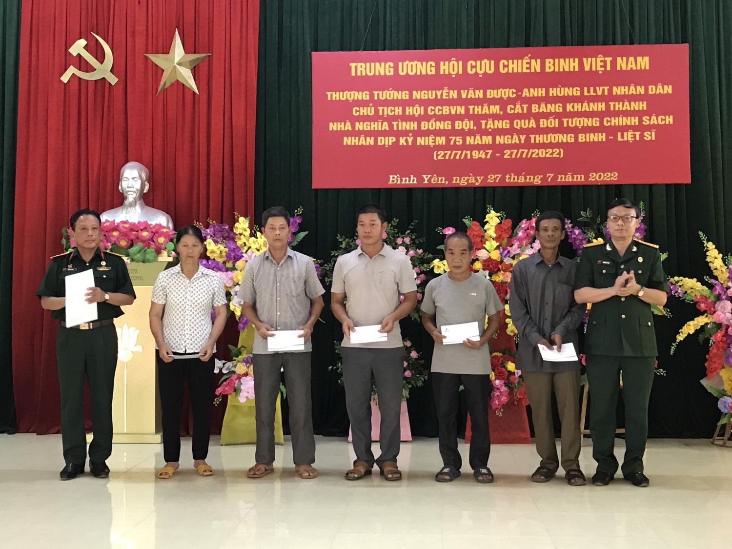Hội CCB Việt Nam và Hội CCB Tập đoàn tặng quà đối tượng chính sách và khánh thành nhà nghĩa tình đồng đội tại tỉnh Tuyên Quang Hội CCB Việt Nam và Hội CCB Tập đoàn tặng quà đối tượng chính sách và khánh thành nhà nghĩa tình đồng đội tại tỉnh Tuyên Quang