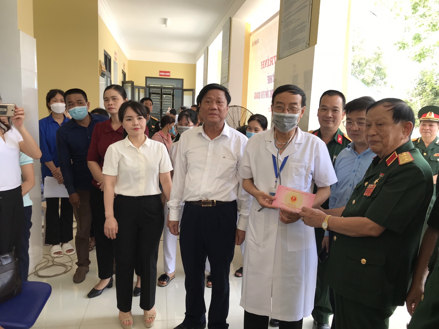 Hội CCB Việt Nam và Hội CCB Tập đoàn tặng quà đối tượng chính sách và khánh thành nhà nghĩa tình đồng đội tại tỉnh Tuyên Quang Hội CCB Việt Nam và Hội CCB Tập đoàn tặng quà đối tượng chính sách và khánh thành nhà nghĩa tình đồng đội tại tỉnh Tuyên Quang