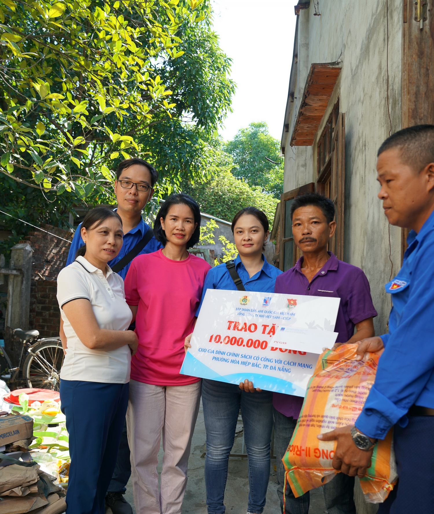 PV GAS thăm hỏi các gia đình chính sách nhân ngày Thương binh – Liệt sĩ PV GAS thăm hỏi các gia đình chính sách nhân ngày Thương binh – Liệt sĩ