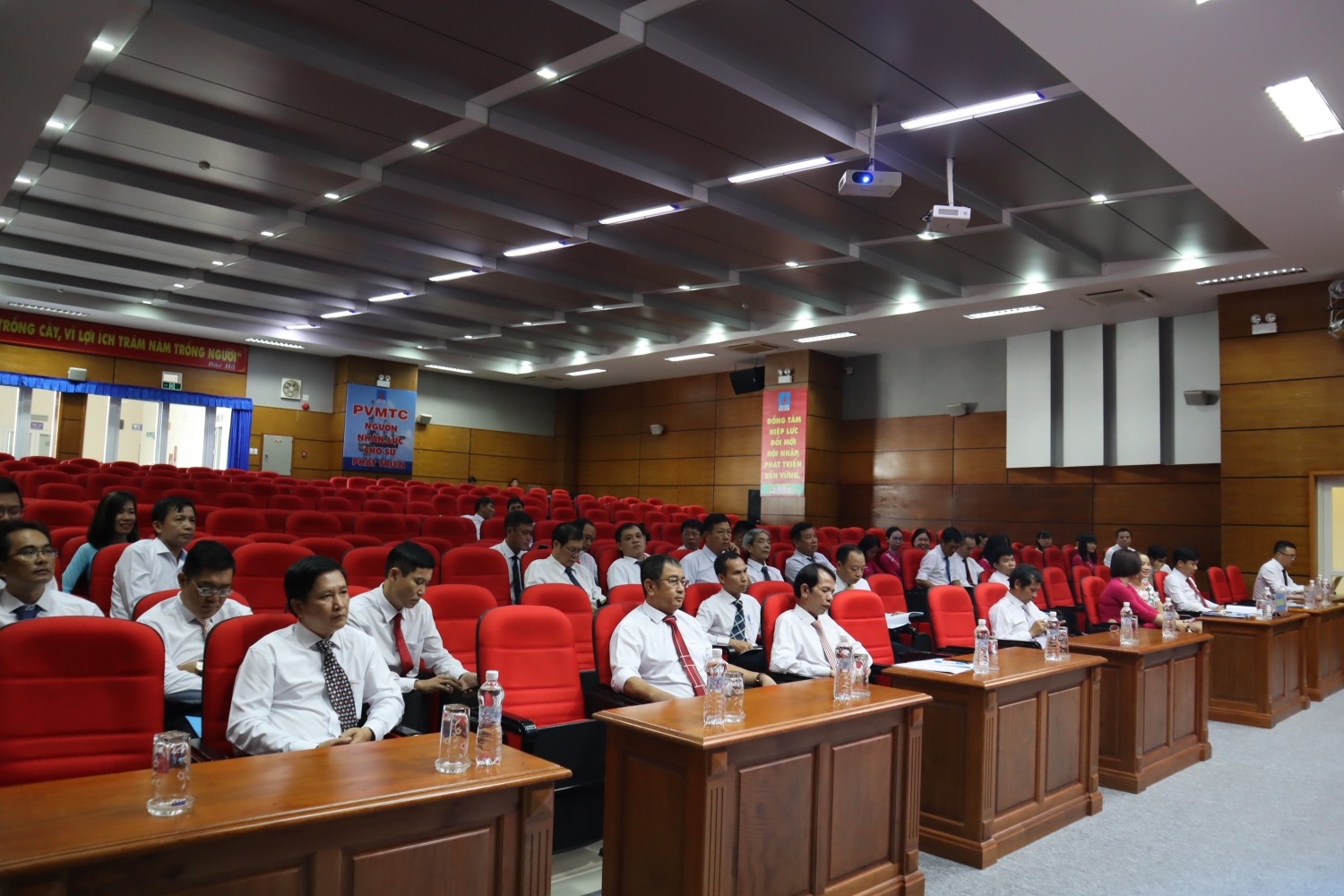 Đảng bộ PVMTC tổ chức Hội nghị sơ kết công tác đảng 6 tháng đầu năm và triển khai nhiệm vụ 6 tháng cuối năm 2022 Đảng bộ PVMTC tổ chức Hội nghị sơ kết công tác đảng 6 tháng đầu năm và triển khai nhiệm vụ 6 tháng cuối năm 2022