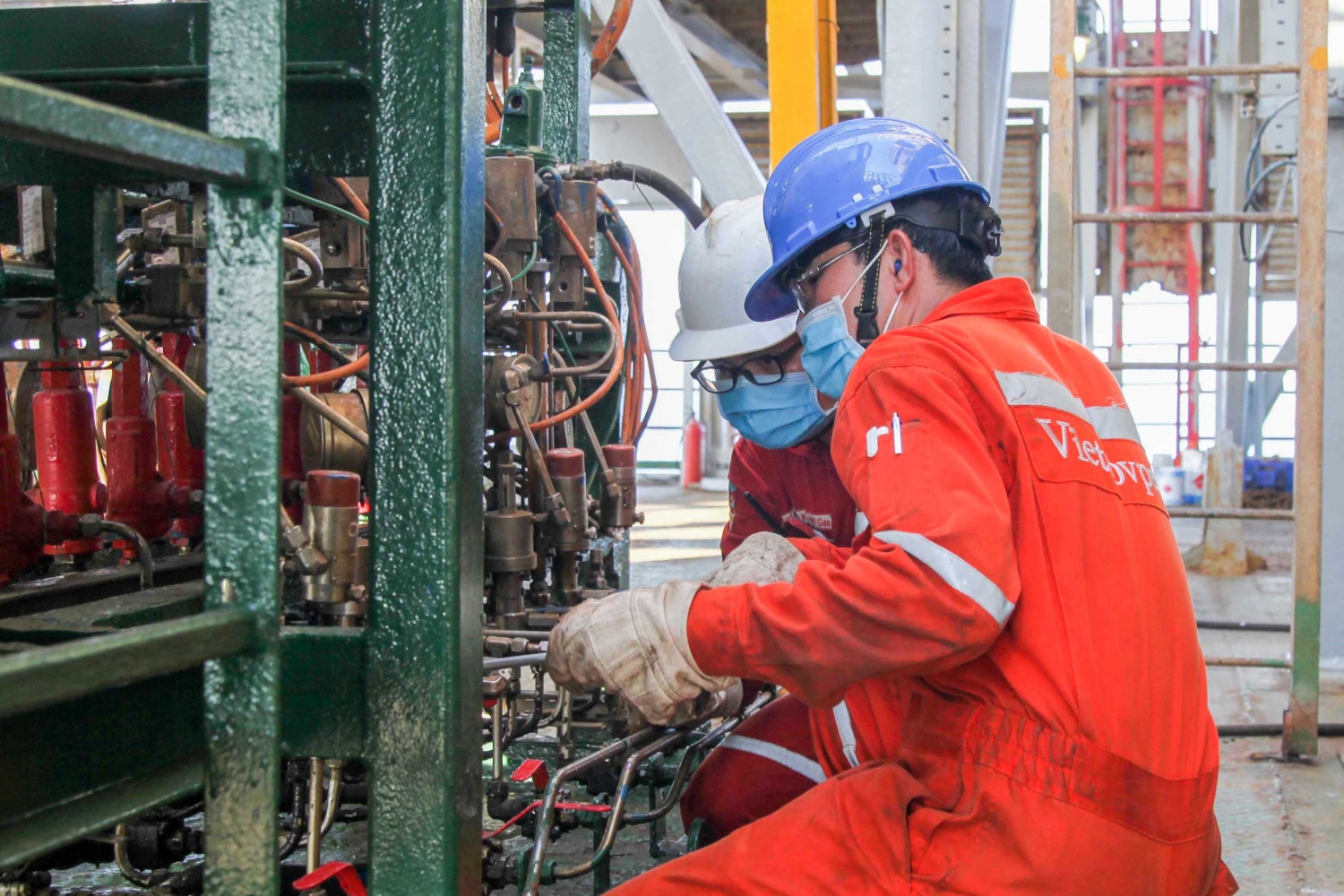 Duy trì sản lượng khai thác trong bối cảnh suy giảm sản lượng tự nhiên lớn là thách thức không nhỏ với Petrovietnam Duy trì sản lượng khai thác trong bối cảnh suy giảm sản lượng tự nhiên lớn là thách thức không nhỏ với Petrovietnam
