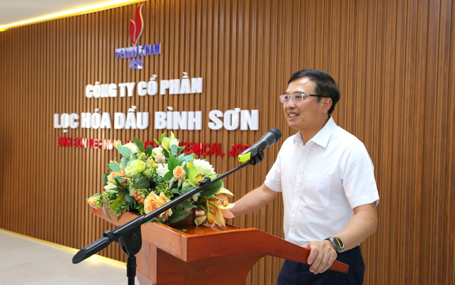 Trao quyết định chuẩn y Bí thư, Phó Bí thư Đảng ủy Công ty BSR Trao quyết định chuẩn y Bí thư, Phó Bí thư Đảng ủy Công ty BSR