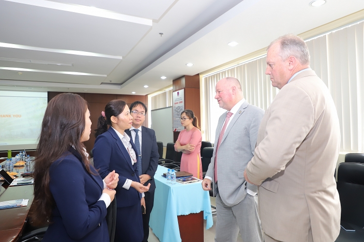 Trường Đại học Dầu khí Việt Nam ký Thỏa thuận hợp tác đào tạo Thạc sĩ với Trường Đại học New Mexico Tech (Hoa Kỳ) Trường Đại học Dầu khí Việt Nam ký Thỏa thuận hợp tác đào tạo Thạc sĩ với Trường Đại học New Mexico Tech (Hoa Kỳ)