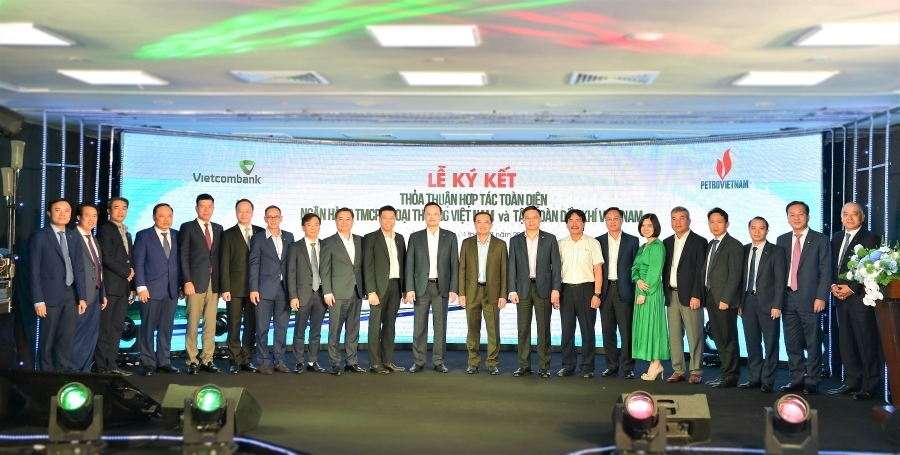 Petrovietnam và Vietcombank ký kết thỏa thuận hợp tác toàn diện Petrovietnam và Vietcombank ký kết thỏa thuận hợp tác toàn diện
