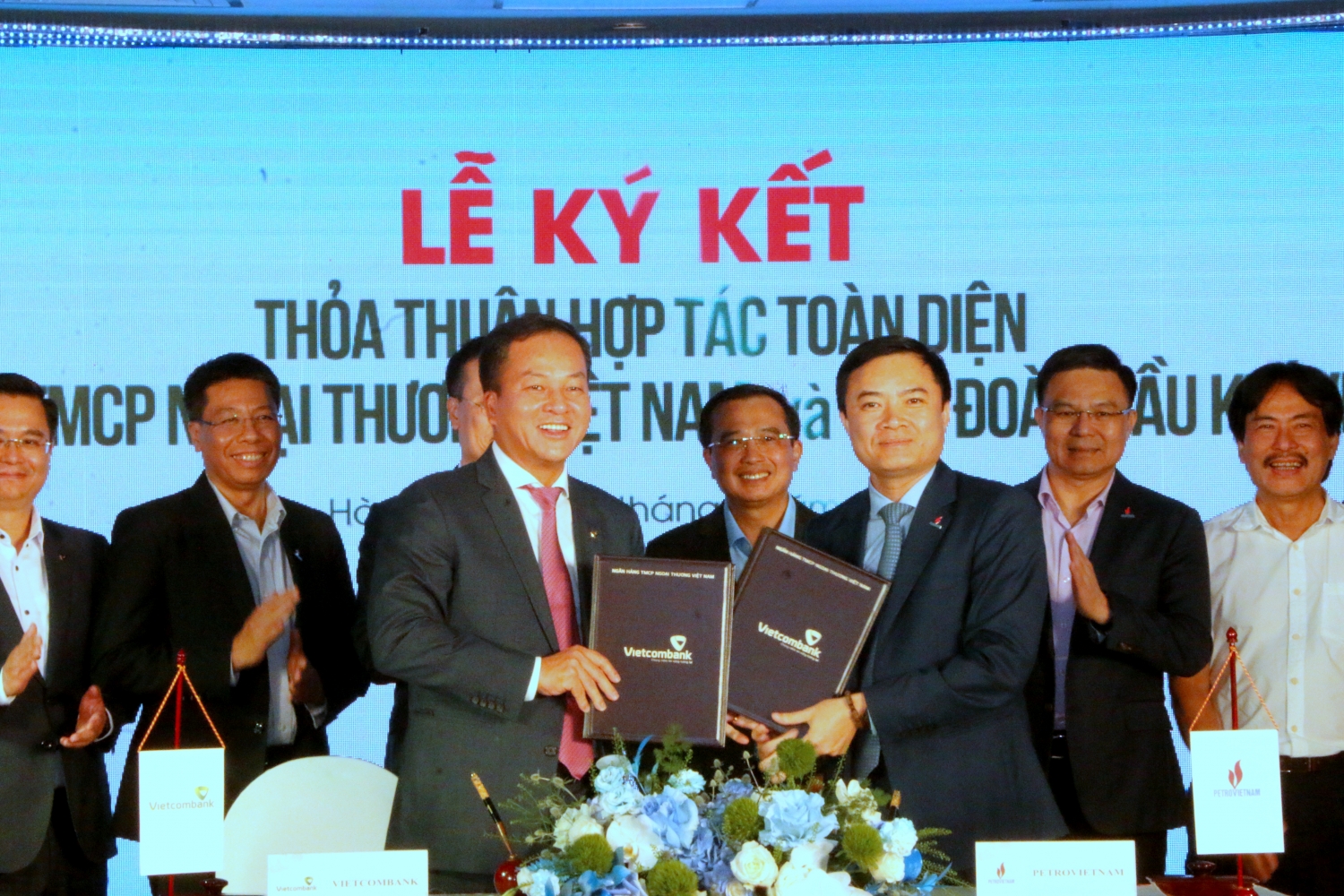 Petrovietnam và Vietcombank ký kết thỏa thuận hợp tác toàn diện Petrovietnam và Vietcombank ký kết thỏa thuận hợp tác toàn diện