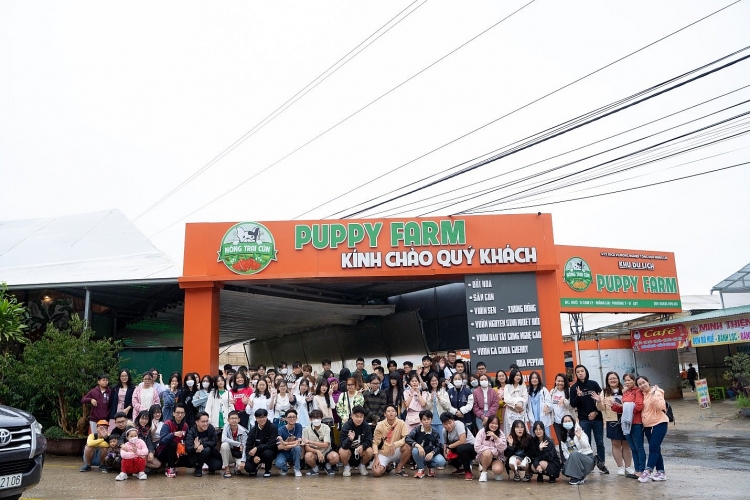 Vietsovpetro tổ chức tham quan hè cho học sinh giỏi cấp III Vietsovpetro tổ chức tham quan hè cho học sinh giỏi cấp III