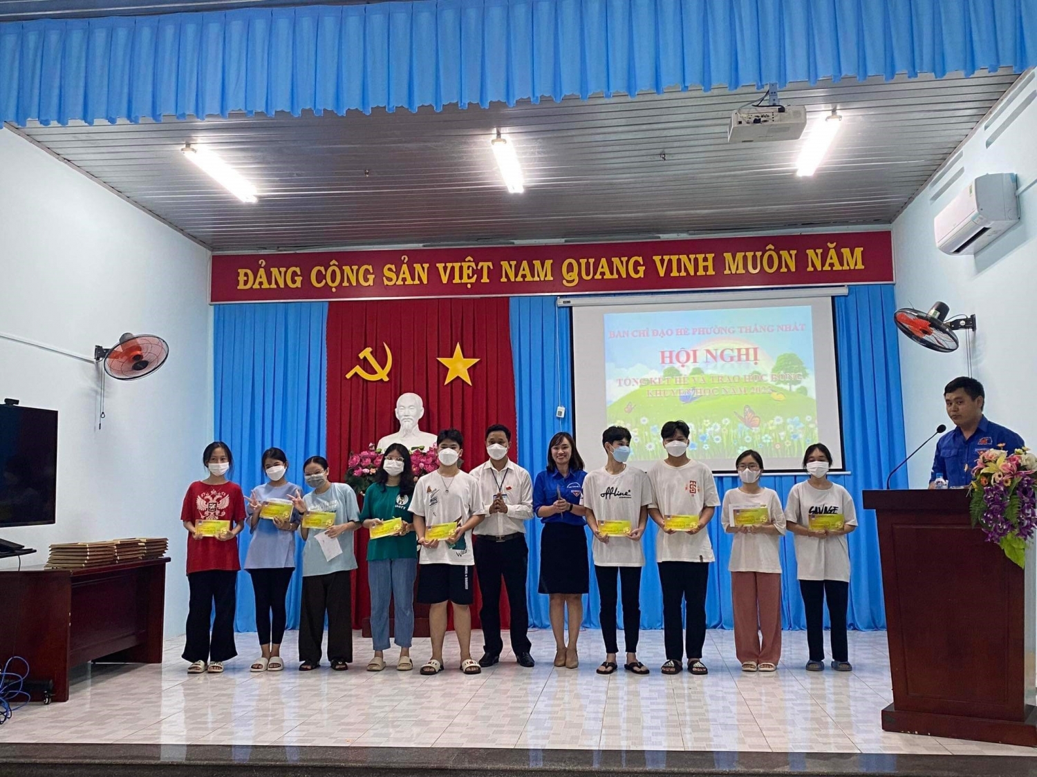 Gửi yêu thương và những lời động viên học tốt đến các em nhỏ gia đình khó khăn Gửi yêu thương và những lời động viên học tốt đến các em nhỏ gia đình khó khăn