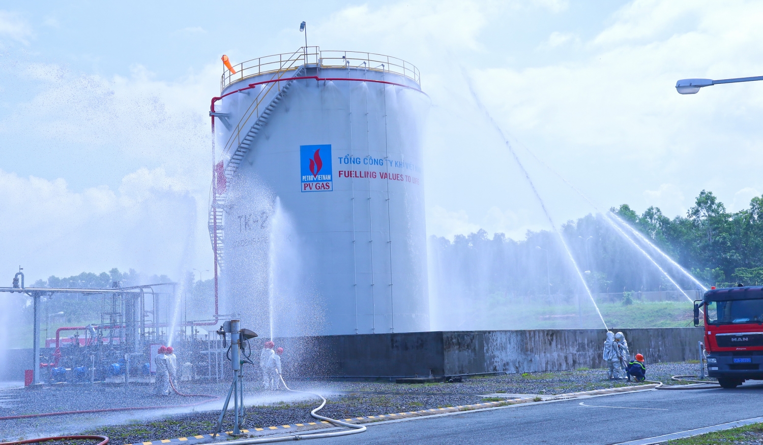 Tình huống giả định của cuộc diễn tập xảy ra ở khu vực bồn chứa condensate Tình huống giả định của cuộc diễn tập xảy ra ở khu vực bồn chứa condensate