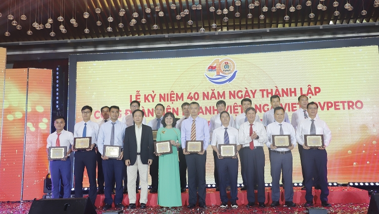 Công đoàn Vietsovpetro long trọng tổ chức Lễ kỷ niệm 40 năm ngày thành lập Công đoàn Vietsovpetro long trọng tổ chức Lễ kỷ niệm 40 năm ngày thành lập