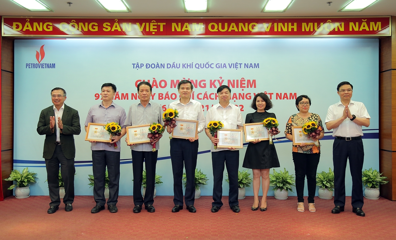 Petrovietnam bổ sung nhiều giải pháp đồng bộ đẩy mạnh công tác truyền thông văn hoá doanh nghiệp Petrovietnam bổ sung nhiều giải pháp đồng bộ đẩy mạnh công tác truyền thông văn hoá doanh nghiệp