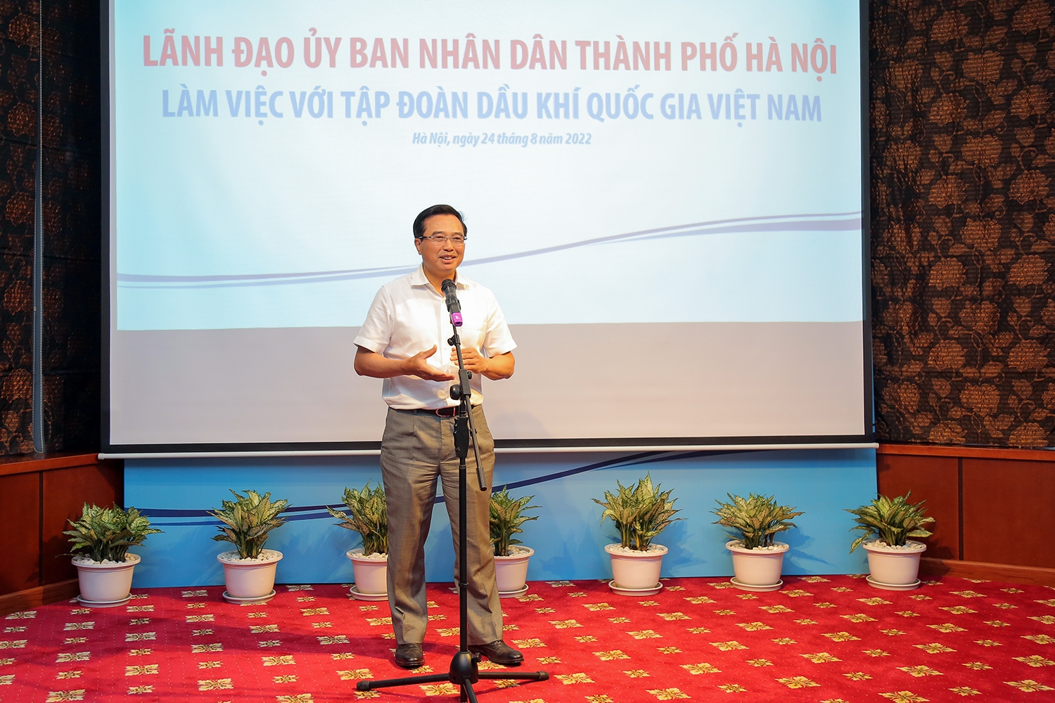 Lãnh đạo UBND thành phố Hà Nội làm việc với Petrovietnam Lãnh đạo UBND thành phố Hà Nội làm việc với Petrovietnam