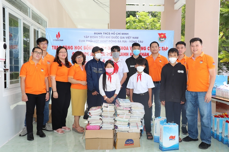 Nhiều hoạt động ý nghĩa tại chiến dịch mùa hè xanh năm 2022 Tuổi trẻ Dầu khí: Nhiều hoạt động ý nghĩa tại chiến dịch Mùa hè xanh năm 2022