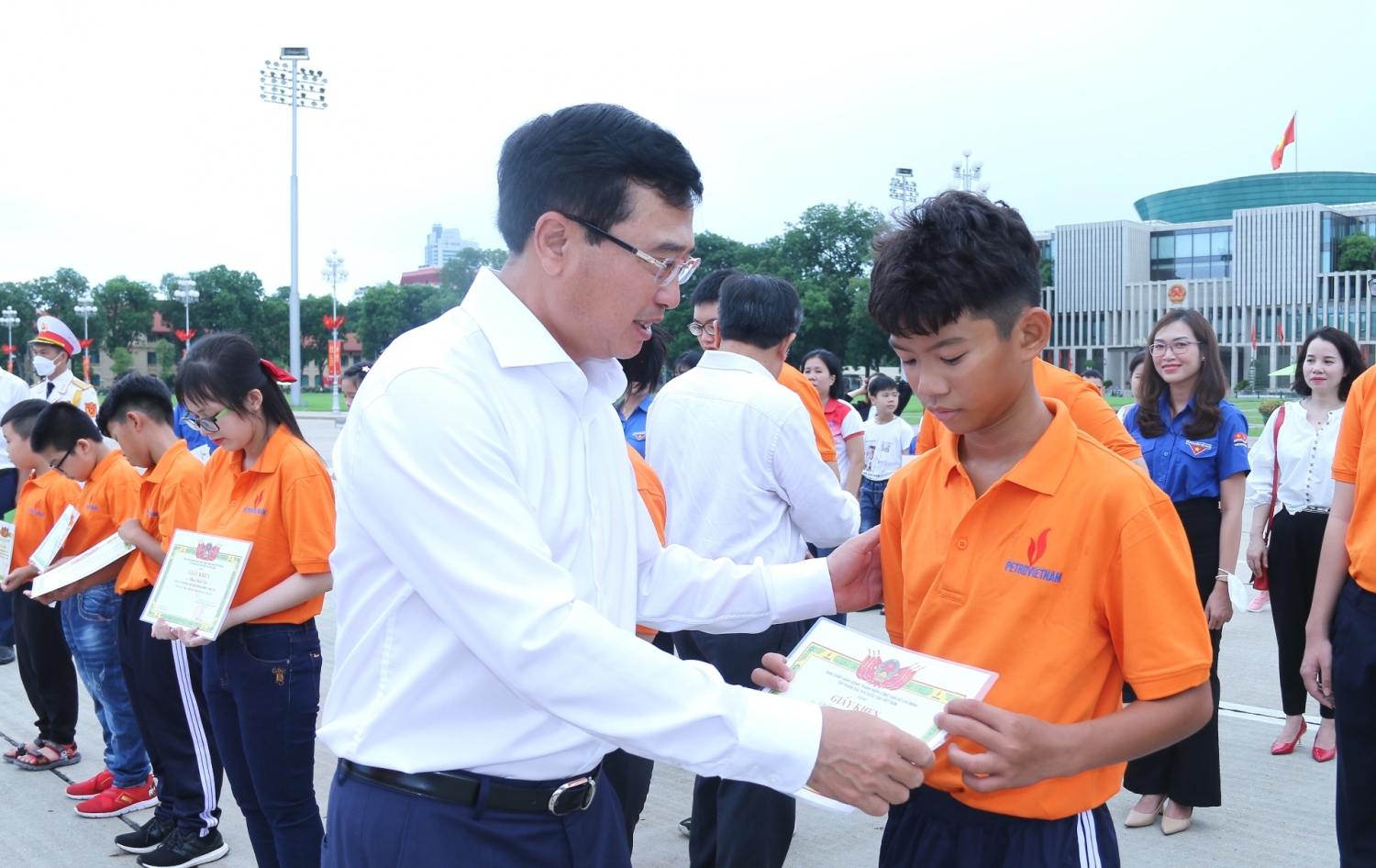 Tuyên dương, khen thưởng con CBCNV đạt thành tích cao trong kỳ thi học sinh giỏi quốc gia, quốc tế năm học 2021 - 2022 Tuyên dương, khen thưởng con CBCNV đạt thành tích cao trong kỳ thi học sinh giỏi quốc gia, quốc tế năm học 2021 - 2022