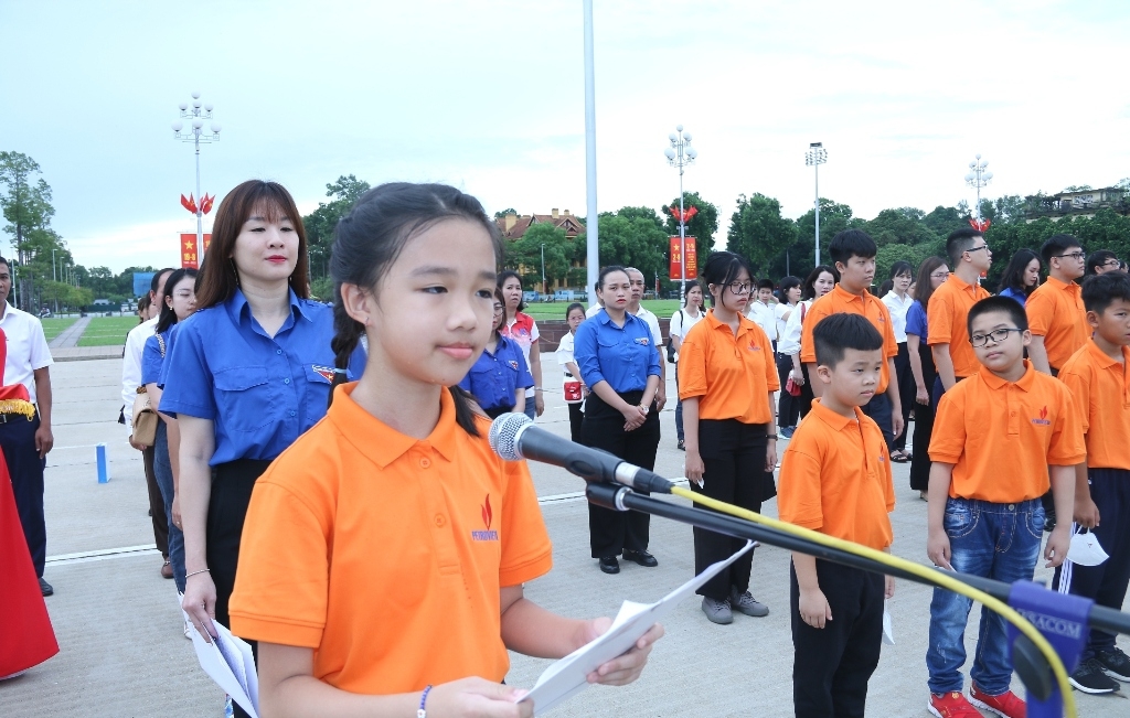 Tuyên dương, khen thưởng con CBCNV đạt thành tích cao trong kỳ thi học sinh giỏi quốc gia, quốc tế năm học 2021 - 2022 Tuyên dương, khen thưởng con CBCNV đạt thành tích cao trong kỳ thi học sinh giỏi quốc gia, quốc tế năm học 2021 - 2022
