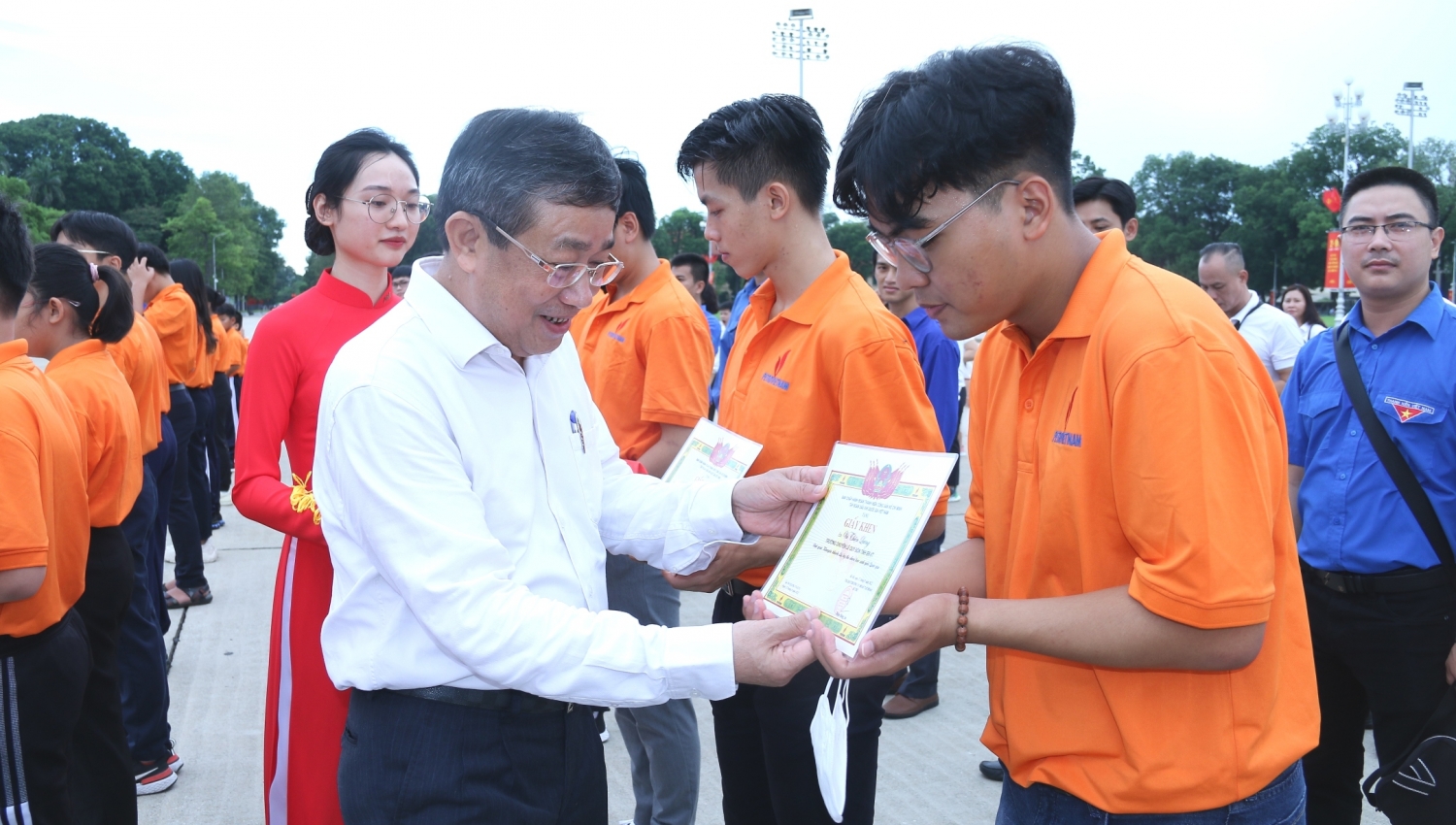Tuyên dương, khen thưởng con CBCNV đạt thành tích cao trong kỳ thi học sinh giỏi quốc gia, quốc tế năm học 2021 - 2022 Tuyên dương, khen thưởng con CBCNV đạt thành tích cao trong kỳ thi học sinh giỏi quốc gia, quốc tế năm học 2021 - 2022