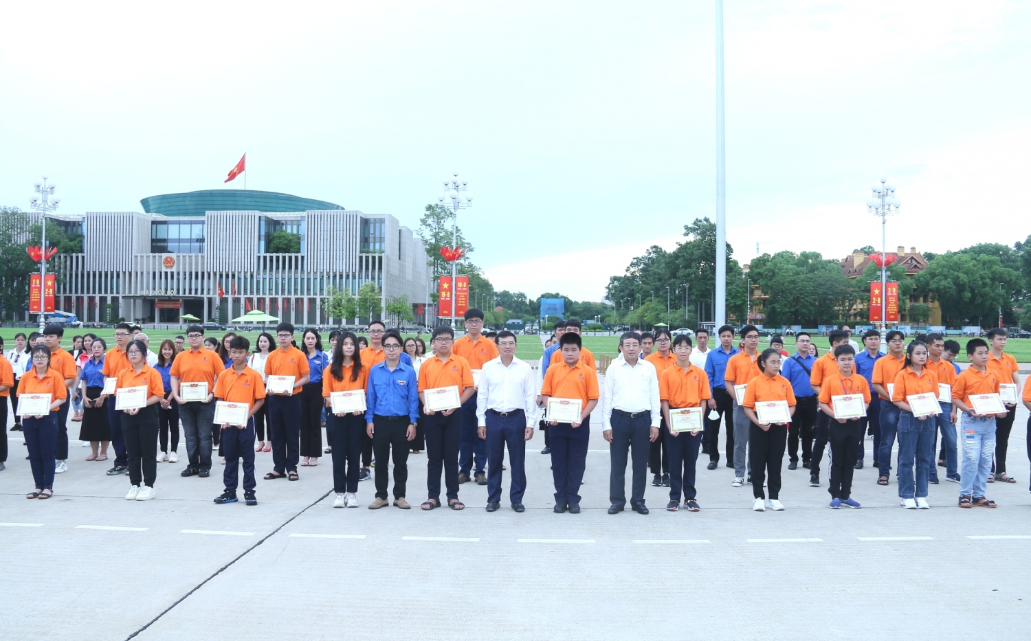 Tuyên dương, khen thưởng con CBCNV đạt thành tích cao trong kỳ thi học sinh giỏi quốc gia, quốc tế năm học 2021 - 2022 Tuyên dương, khen thưởng con CBCNV đạt thành tích cao trong kỳ thi học sinh giỏi quốc gia, quốc tế năm học 2021 - 2022