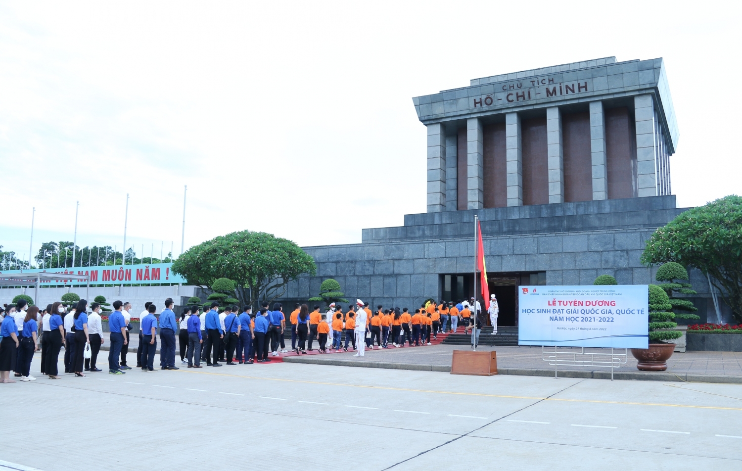 Tuyên dương, khen thưởng con CBCNV đạt thành tích cao trong kỳ thi học sinh giỏi quốc gia, quốc tế năm học 2021 - 2022 Tuyên dương, khen thưởng con CBCNV đạt thành tích cao trong kỳ thi học sinh giỏi quốc gia, quốc tế năm học 2021 - 2022