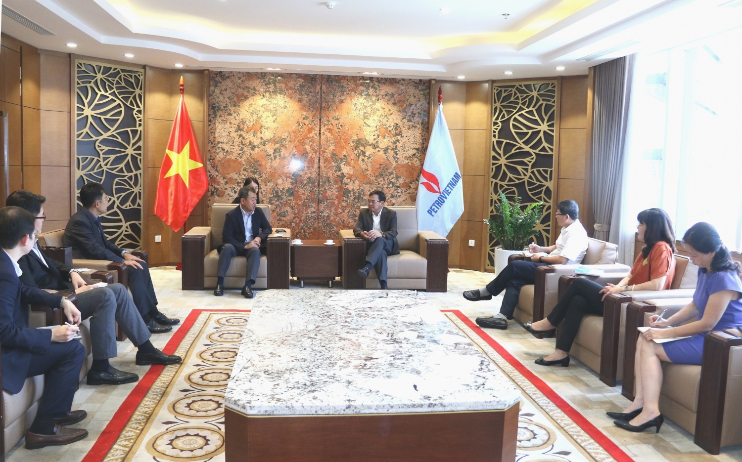 Chủ tịch HĐTV Petrovietnam Hoàng Quốc Vượng làm việc cùng lãnh đạo Doosan Enerbility Chủ tịch HĐTV Petrovietnam Hoàng Quốc Vượng làm việc cùng lãnh đạo Doosan Enerbility