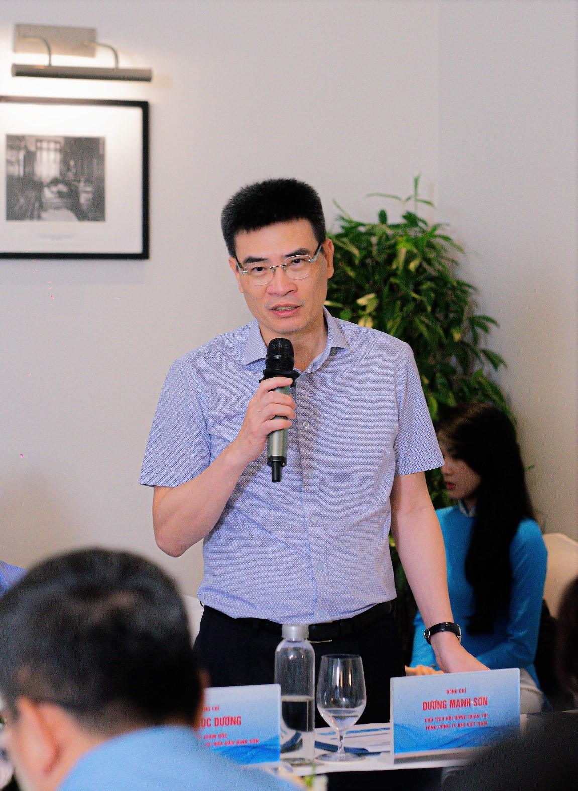 Chủ tịch HĐQT PV GAS Dương Mạnh Sơn thảo luận tại Hội thảo