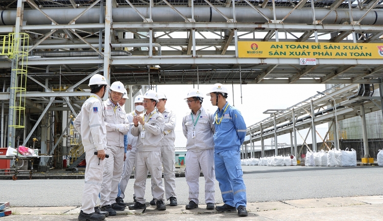 “An toàn - chất lượng - tiến độ - hiệu quả” xuyên suốt bảo dưỡng tổng thể Nhà máy Đạm Cà Mau “An toàn - chất lượng - tiến độ - hiệu quả” xuyên suốt bảo dưỡng tổng thể Nhà máy Đạm Cà Mau