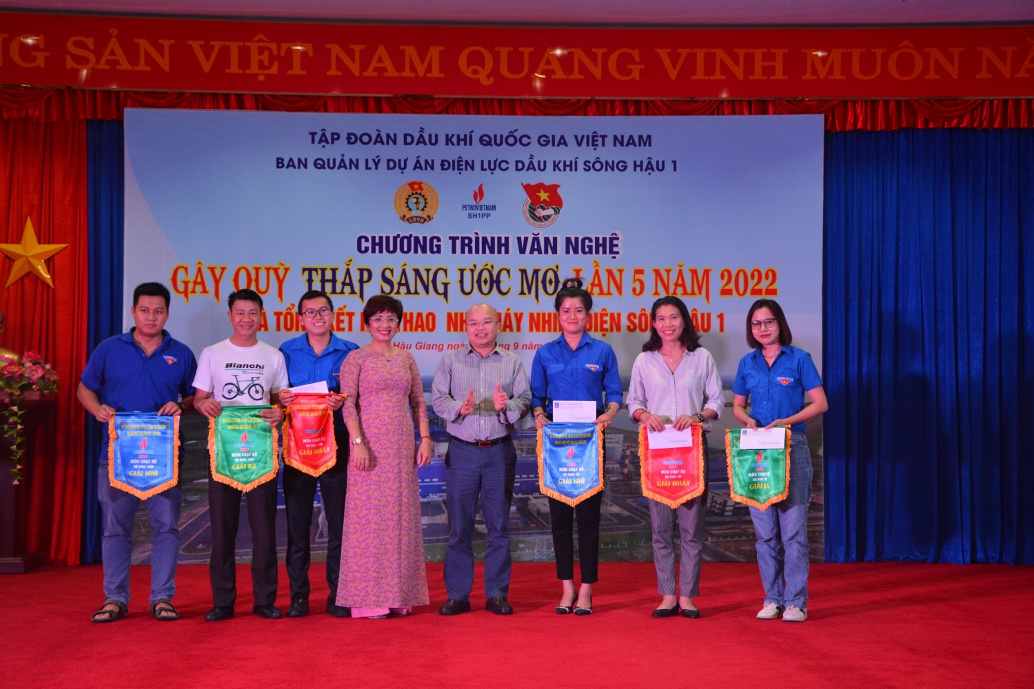 Ban QLDA Sông Hậu 1 trao học bổng “Thắp sáng ước mơ” Ban QLDA Sông Hậu 1 trao học bổng “Thắp sáng ước mơ”