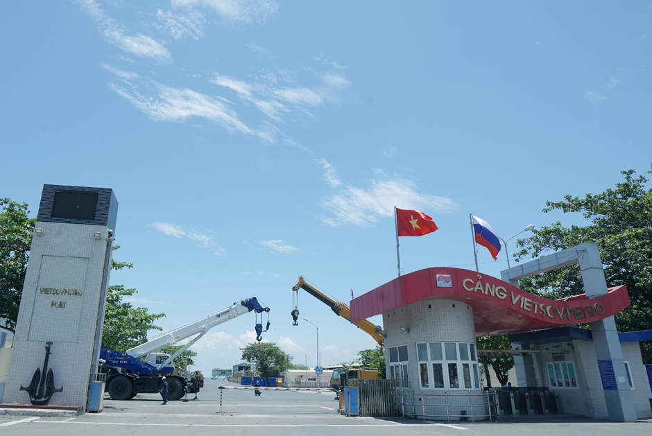 Hành trình 40 năm của Xí nghiệp Dịch vụ cảng và Cung ứng vật tư thiết bị Vietsovpetro Hành trình 40 năm của Xí nghiệp Dịch vụ cảng và Cung ứng vật tư thiết bị Vietsovpetro
