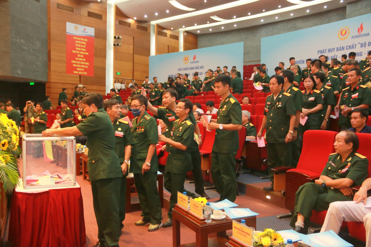 Hội CCB Petrovietnam phải là lực lượng gương mẫu, đi đầu trong mọi hoạt động của Tập đoàn Hội CCB Petrovietnam phải là lực lượng gương mẫu, đi đầu trong mọi hoạt động của Tập đoàn