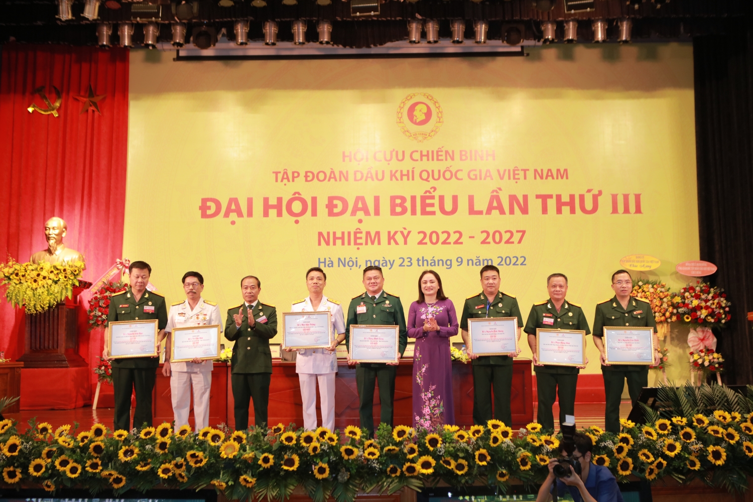 Hội CCB Petrovietnam phải là lực lượng gương mẫu, đi đầu trong mọi hoạt động của Tập đoàn Hội CCB Petrovietnam phải là lực lượng gương mẫu, đi đầu trong mọi hoạt động của Tập đoàn