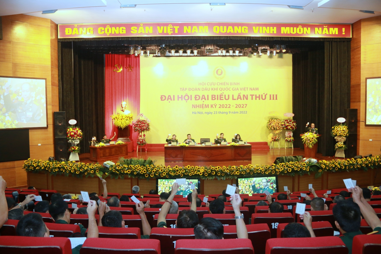 Hội CCB Petrovietnam phải là lực lượng gương mẫu, đi đầu trong mọi hoạt động của Tập đoàn Hội CCB Petrovietnam phải là lực lượng gương mẫu, đi đầu trong mọi hoạt động của Tập đoàn