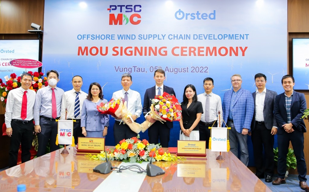 Ørsted (của Đan Mạch) - Công ty dẫn đầu toàn cầu về điện gió ngoài khơi và Công ty TNHH MTV Dịch vụ Cơ khí Hàng hải PTSC (PTSC M&C) vừa ký kết biên bản ghi nhớ (MoU) để khởi động quan hệ hợp tác trong các dự án điện gió ngoài khơi ở Việt Nam. Ørsted (của Đan Mạch) - Công ty dẫn đầu toàn cầu về điện gió ngoài khơi và Công ty TNHH MTV Dịch vụ Cơ khí Hàng hải PTSC (PTSC M&C) vừa ký kết biên bản ghi nhớ (MoU) để khởi động quan hệ hợp tác trong các dự án điện gió ngoài khơi ở Việt Nam.