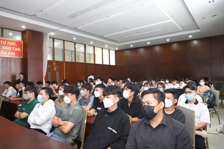 PVU tổ chức Nói chuyên đề PVU tổ chức nói chuyên đề về năng lượng tương lai và giải pháp giảm phát thải CO2