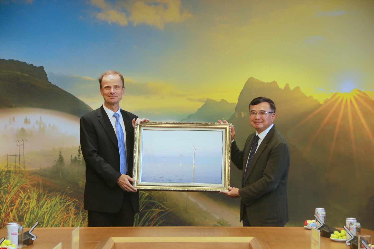 Petrovietnam and Ørsted and T&T Joint Venture discuss about offshore wind power development activities
