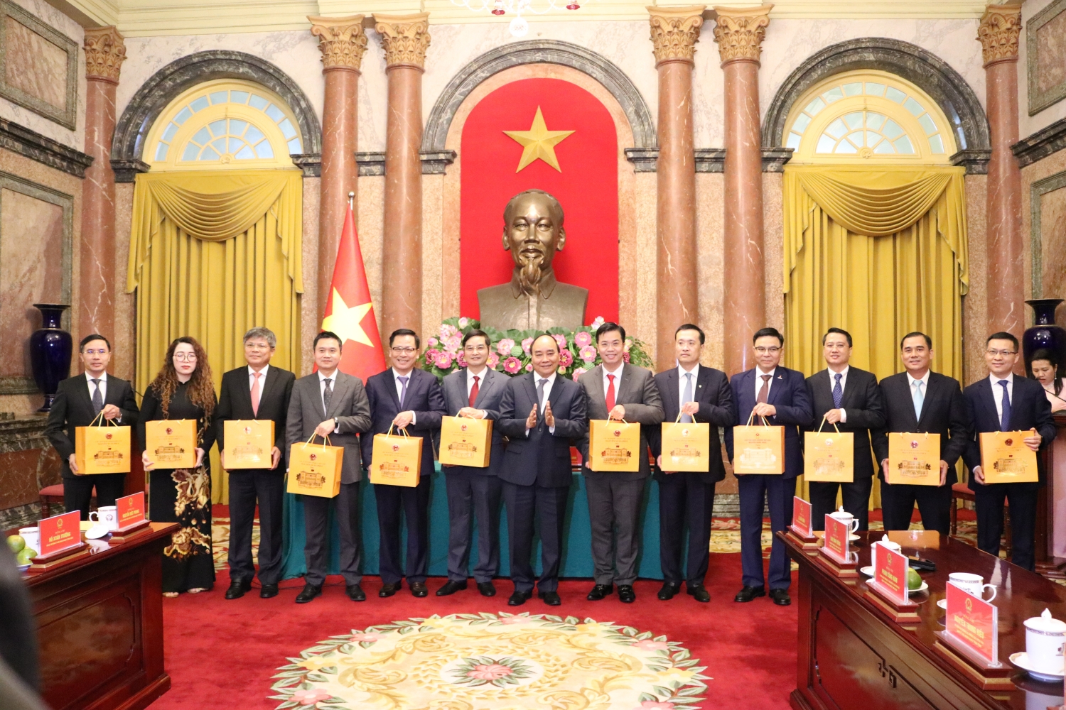 Doanh nghiệp nhà nước luôn đóng vai trò nòng cốt, dẫn dắt Doanh nghiệp nhà nước luôn đóng vai trò nòng cốt, dẫn dắt