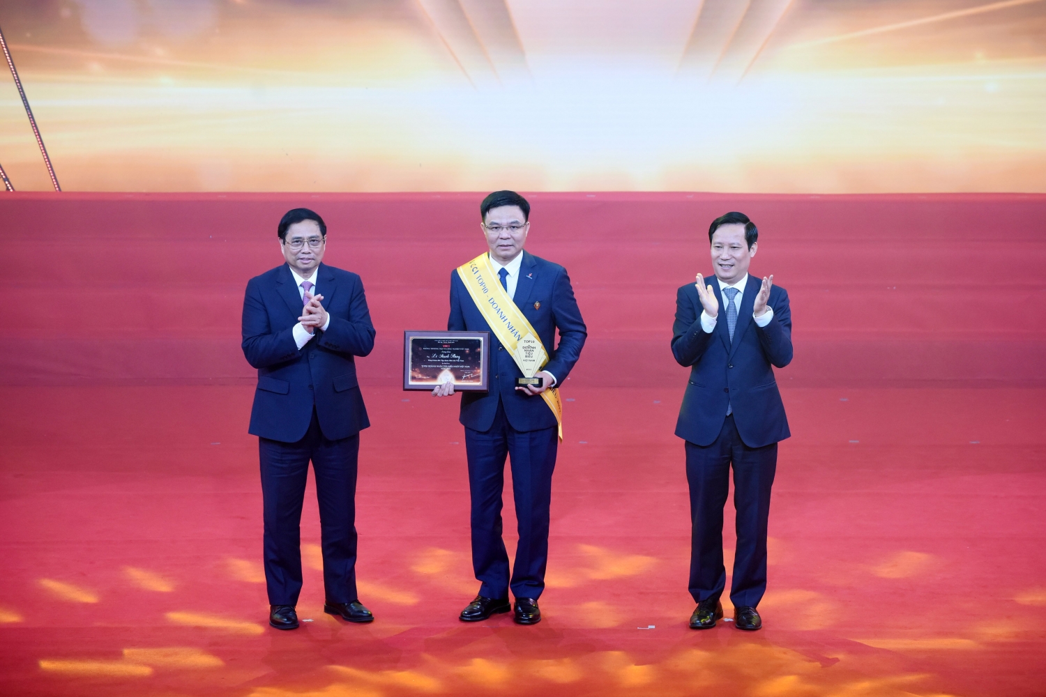 Tổng giám đốc Petrovietnam Lê Mạnh Hùng được vinh danh Doanh nhân tiêu biểu nhất Việt Nam năm 2022'