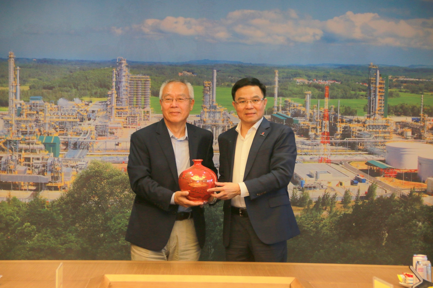 Petrovietnam and Massachusetts Institute of Technology share experiences on hydrogen value chain and energy transition