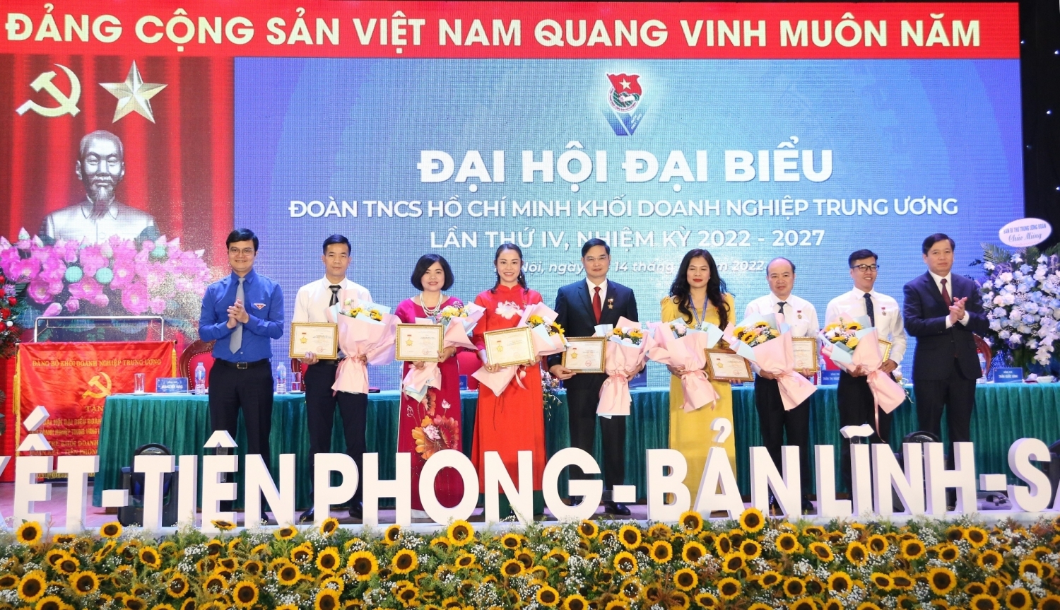 Tuổi trẻ Khối Doanh nghiệp Trung ương: Đoàn kết - Tiên phong - Bản lĩnh - Sáng tạo Tuổi trẻ Khối Doanh nghiệp Trung ương: Đoàn kết - Tiên phong - Bản lĩnh - Sáng tạo