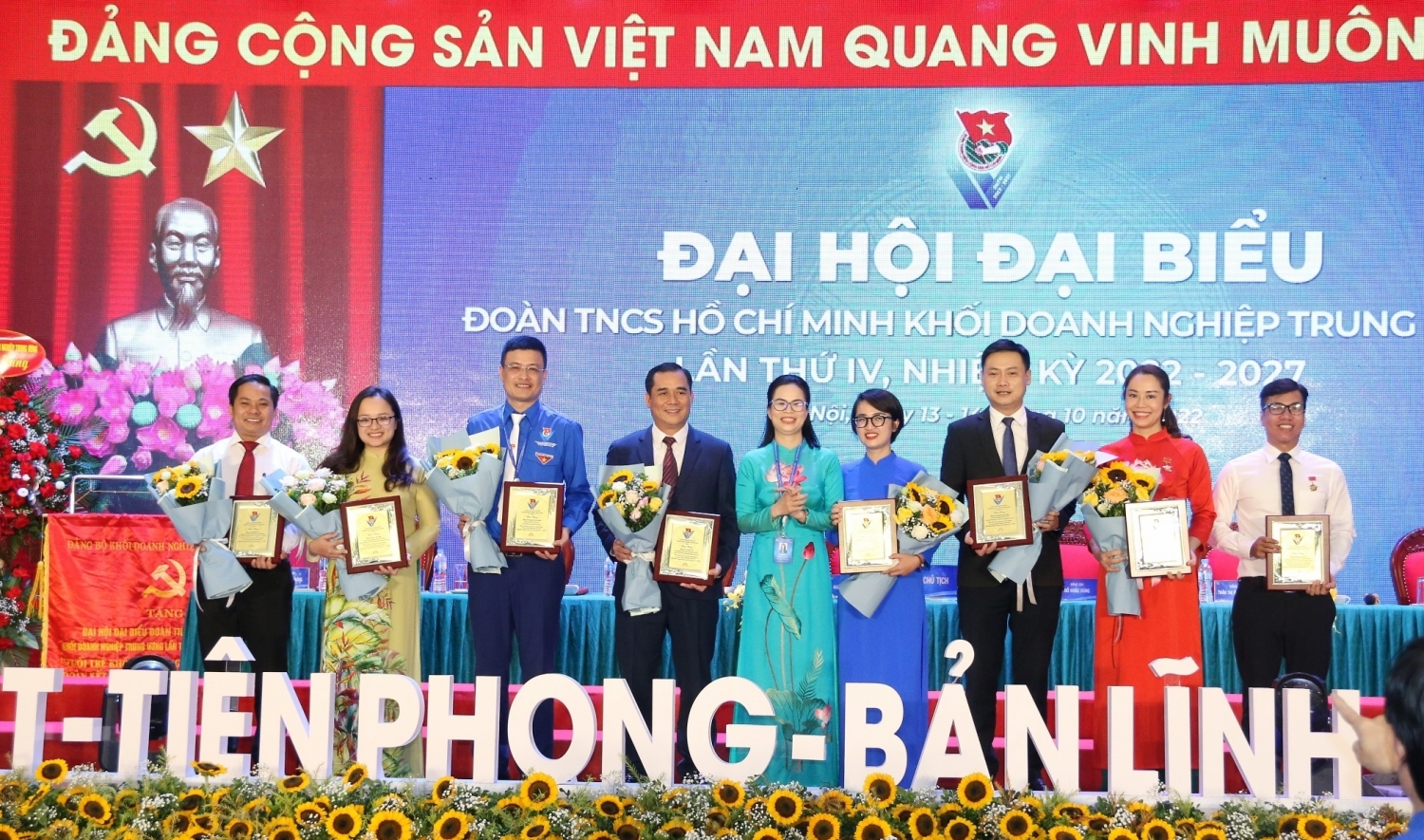 Tuổi trẻ Khối Doanh nghiệp Trung ương: Đoàn kết - Tiên phong - Bản lĩnh - Sáng tạo Tuổi trẻ Khối Doanh nghiệp Trung ương: Đoàn kết - Tiên phong - Bản lĩnh - Sáng tạo